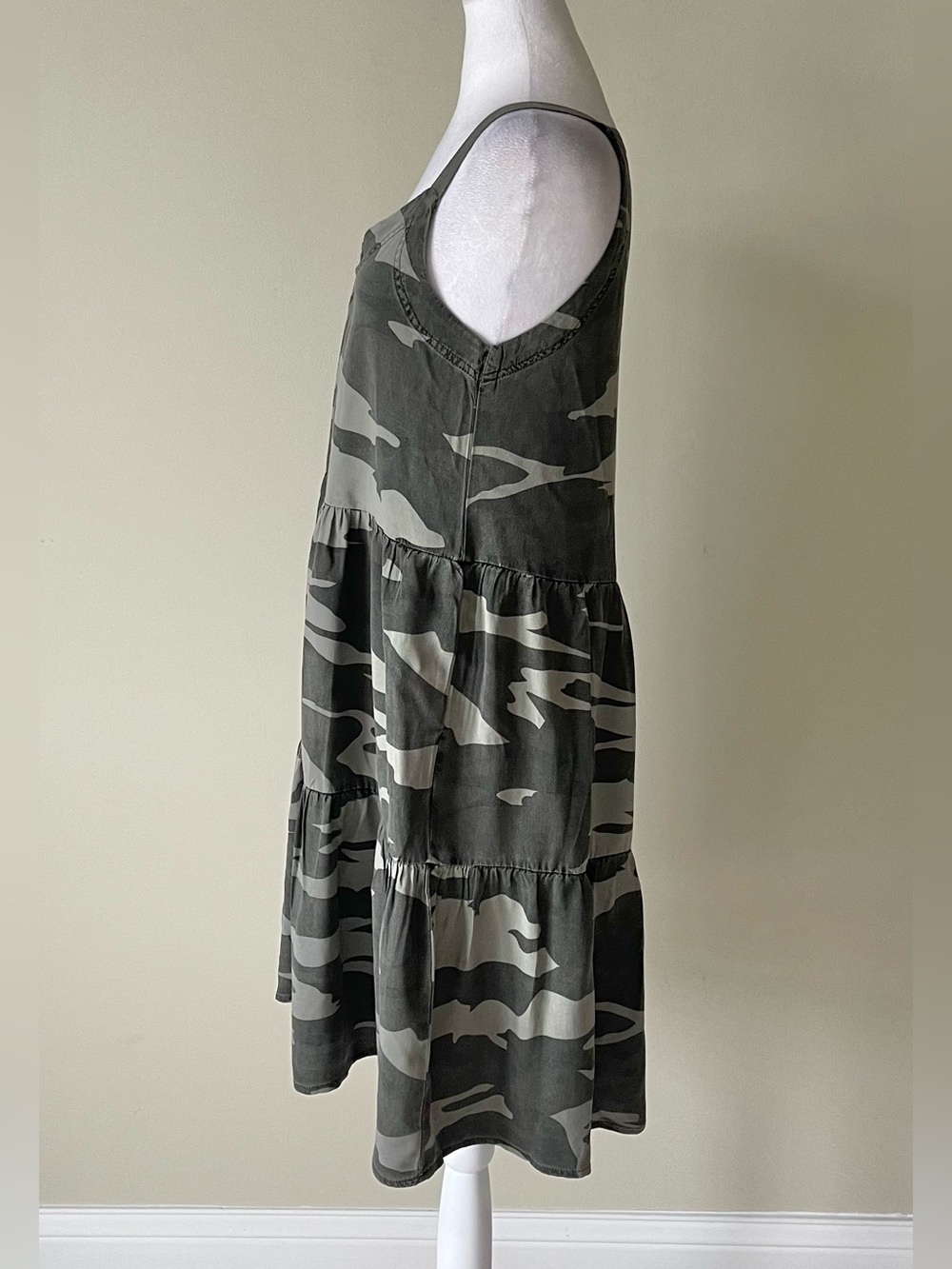 Splendid Women’s Sleeveless Green Camouflage V Neck Tiered Dress with Pockets XS - Picture 4 of 8